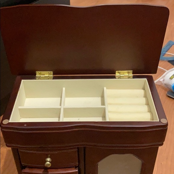 Jewelry box - Picture 3 of 3